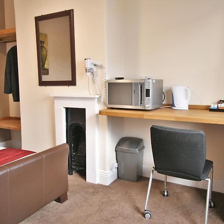Central Hotel Cheltenham By Roomsbooked מראה חיצוני תמונה
