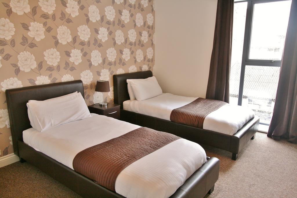 Central Hotel Cheltenham By Roomsbooked מראה חיצוני תמונה