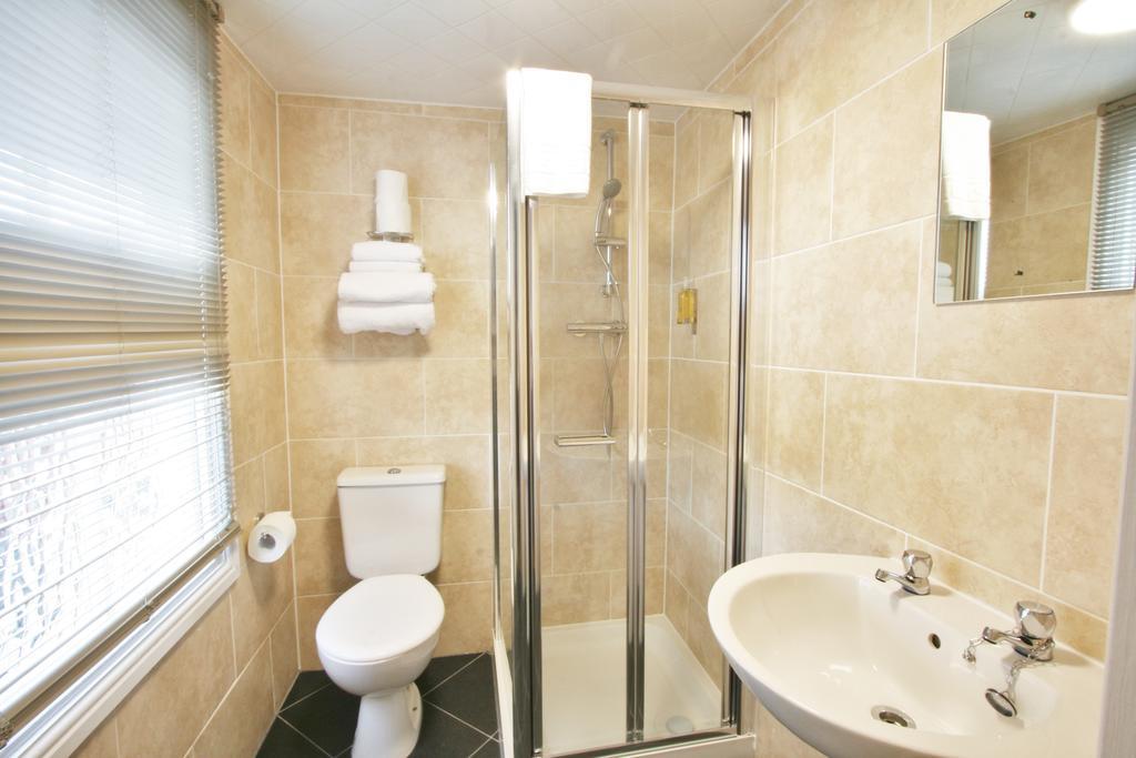 Central Hotel Cheltenham By Roomsbooked מראה חיצוני תמונה