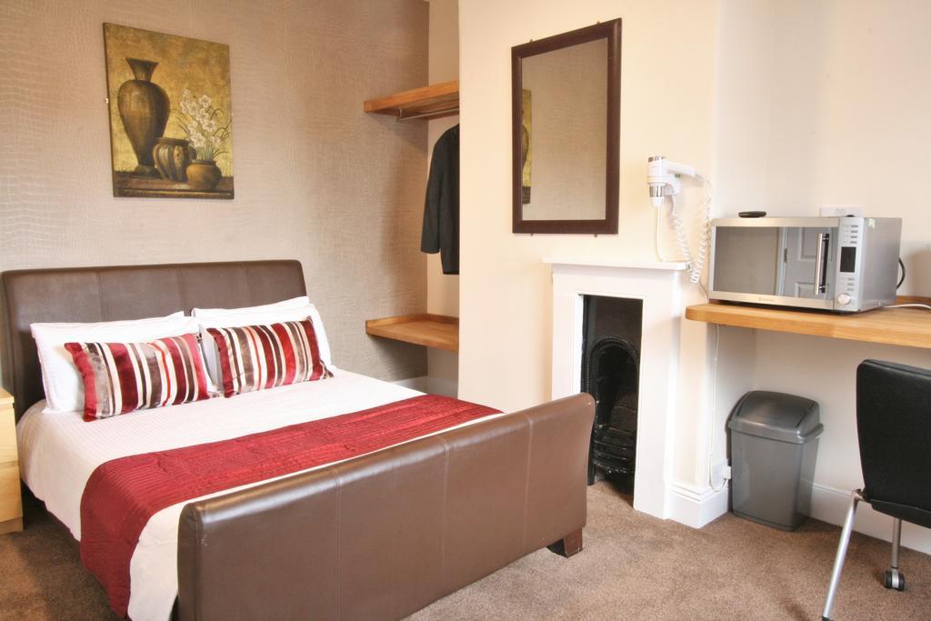 Central Hotel Cheltenham By Roomsbooked מראה חיצוני תמונה