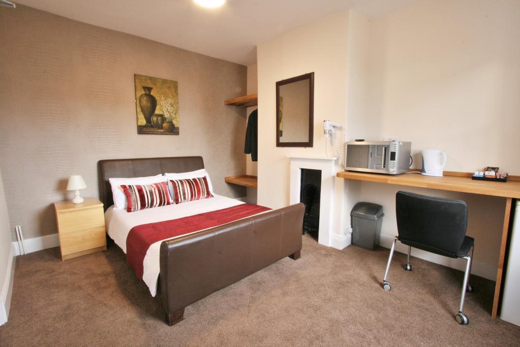Central Hotel Cheltenham By Roomsbooked מראה חיצוני תמונה