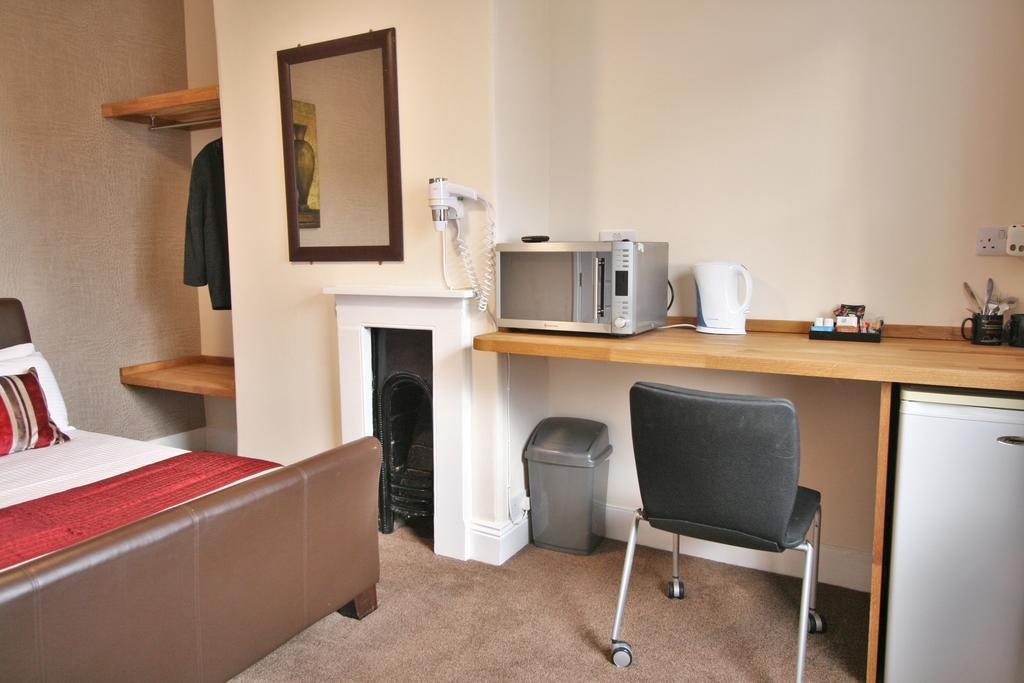 Central Hotel Cheltenham By Roomsbooked מראה חיצוני תמונה