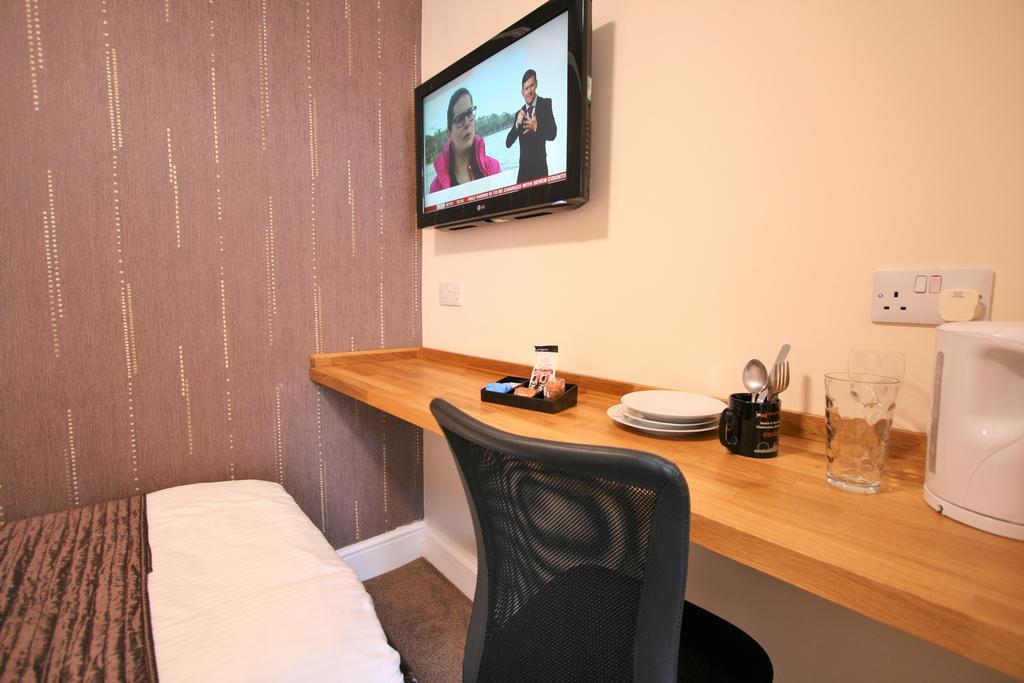 Central Hotel Cheltenham By Roomsbooked מראה חיצוני תמונה