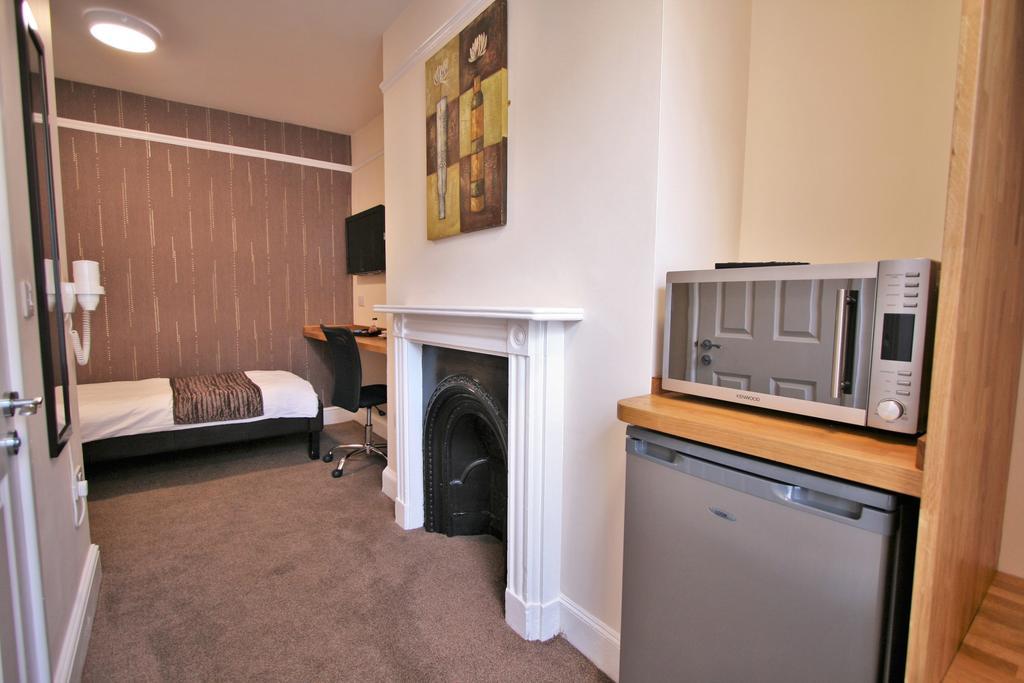Central Hotel Cheltenham By Roomsbooked מראה חיצוני תמונה